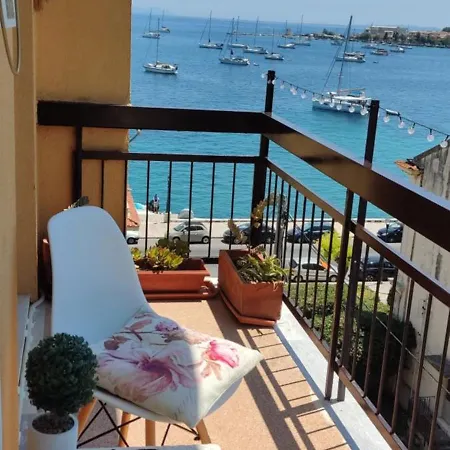 Blue Bay View - In Corfu Town Apartment *