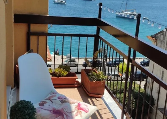 Blue Bay View - In Corfu Town Apartment *